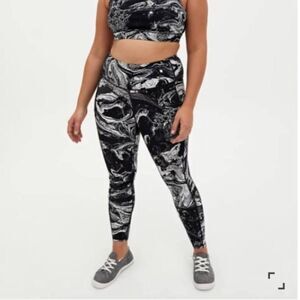 Torrid Active Black/White Marble Print Moisture Wicking Workout Leggings Sz  2X